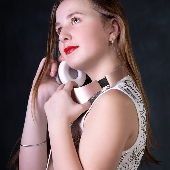 Meet your Posher, ZoÃ© - Picture 1 of 1